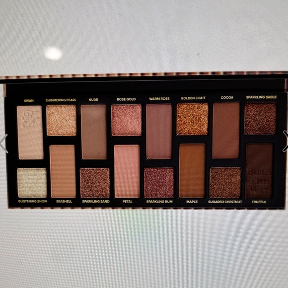 Too Faced Eyeshadow Palette — The Natural Nudes - Picture 5 of 5